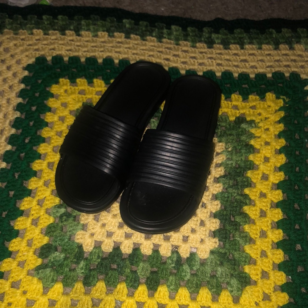 Plain black slides